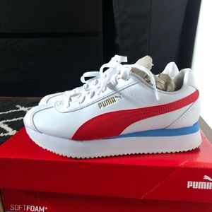 Women’s size 8 PUMA turino stacked sneakers